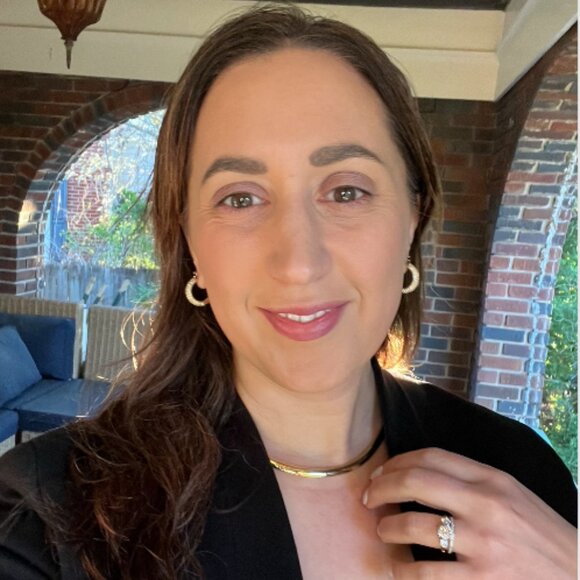 Meet your Posher, Laura - Picture 2 of 2